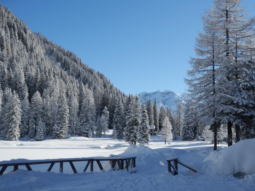 Rifugio Lago Nambino Мадонна-ді-Кампільйо Екстер'єр фото