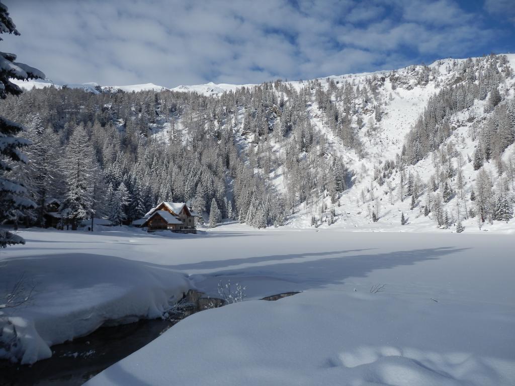 Rifugio Lago Nambino Мадонна-ді-Кампільйо Екстер'єр фото
