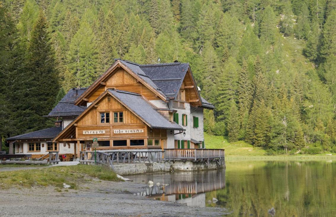 Rifugio Lago Nambino Мадонна-ді-Кампільйо Екстер'єр фото