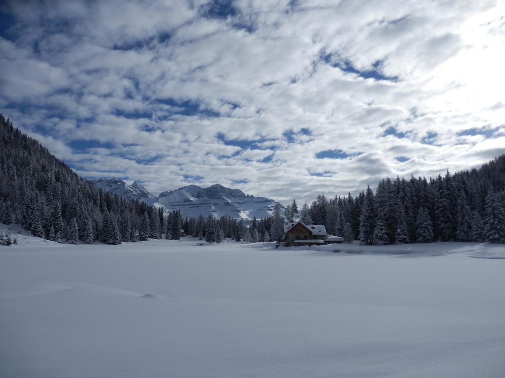 Rifugio Lago Nambino Мадонна-ді-Кампільйо Екстер'єр фото